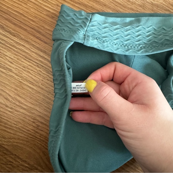 Aerie Scoop V Green Bikini Top XL - Picture 4 of 4